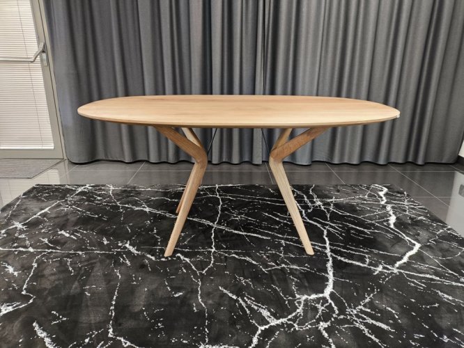 ARTISAN - Stůl Lakri Oval