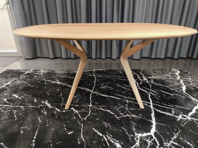 ARTISAN - Stůl Lakri Oval