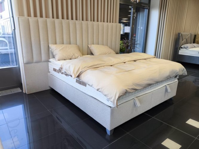 SERABED Čalouněná postel MASTER s matrací 180x200 cm - světle béžová