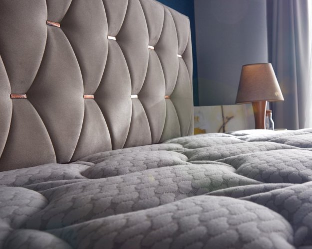 Čalouněná postel CASHMERE s matrací - šedobéžová