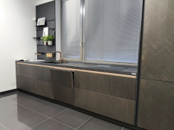 Ballerina Küchen - Kuchyňská sestava INTARSIA 8200 v tmavém provedení