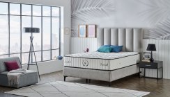 Čalouněná postel PROUD NEW s matrací - světle šedá