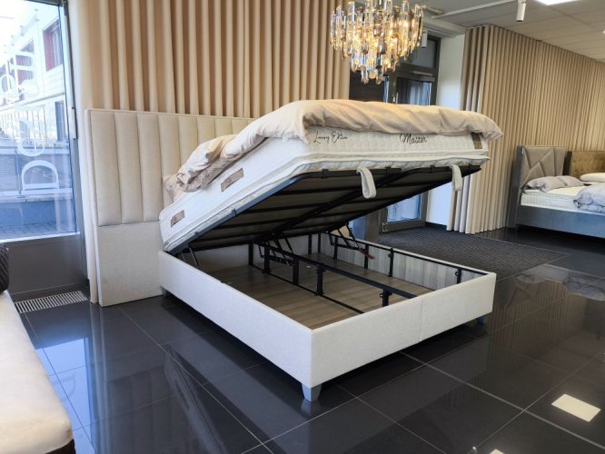 SERABED Čalouněná postel MASTER s matrací 180x200 cm - světle béžová