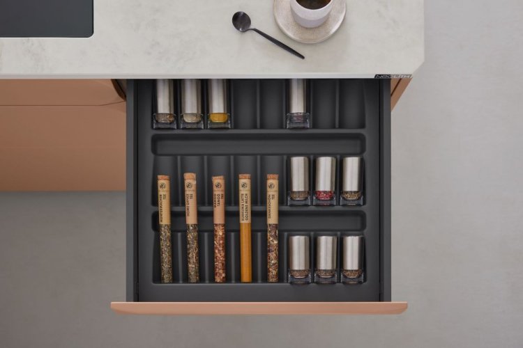 Se správnou příborovou vložkou má všechno své místo.